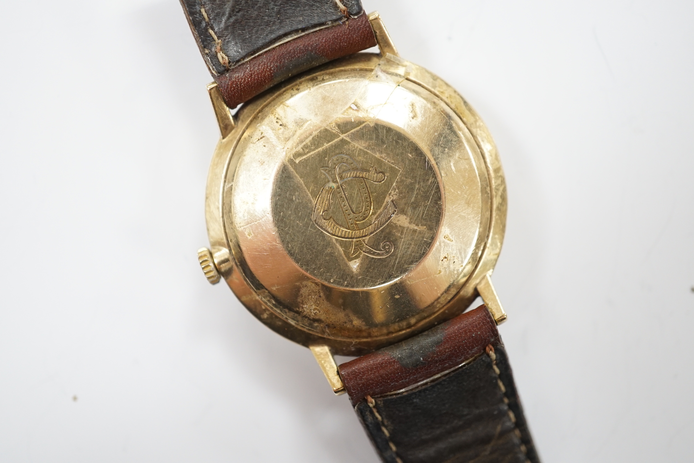 A gentleman's 9ct gold Marvin automatic wrist watch, with date aperture, on a leather strap.